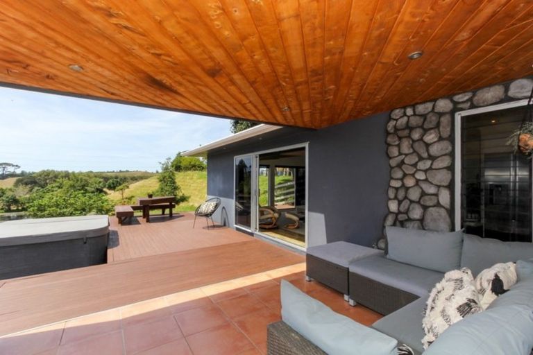 Photo of property in 31 Sealy Road, Omata, New Plymouth, 4374