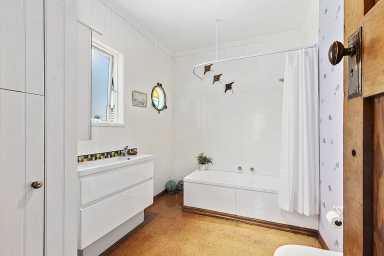 Photo of property in 31 Derwent Street, Island Bay, Wellington, 6023