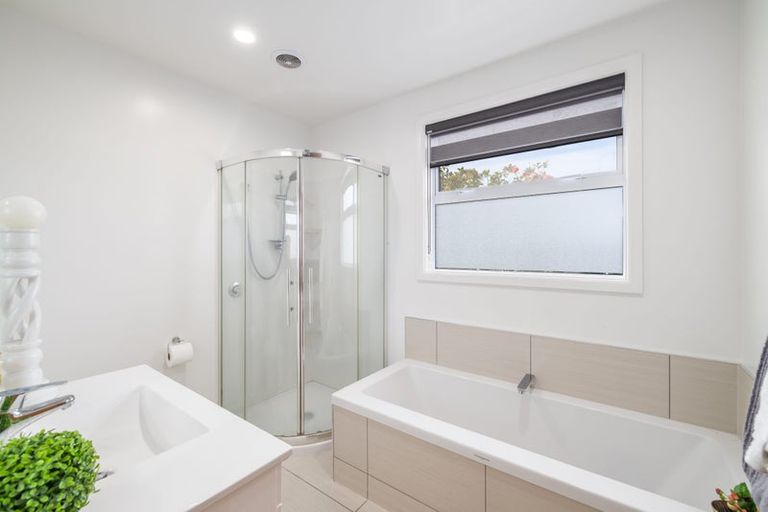 Photo of property in 73 Grahams Road, Burnside, Christchurch, 8041