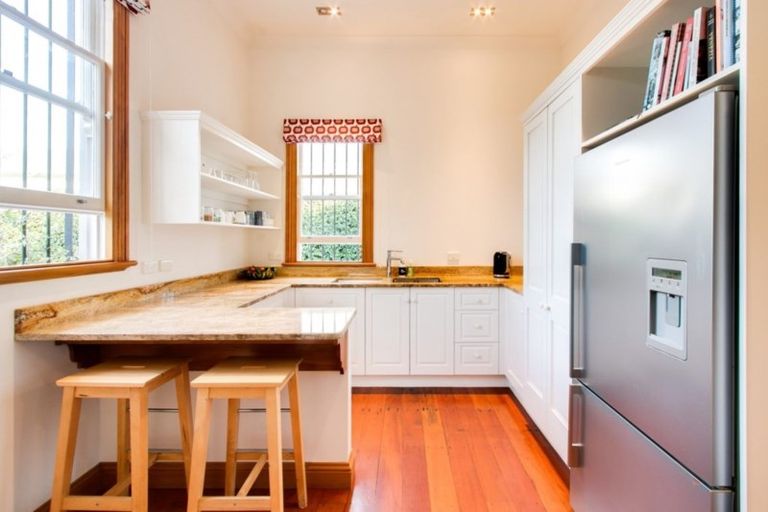 Photo of property in 29 Cameron Road, Bluff Hill, Napier, 4110