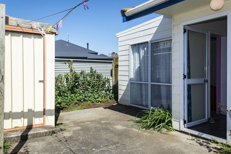 Photo of property in 2/353 Saint Aubyn, Moturoa, New Plymouth, 4310