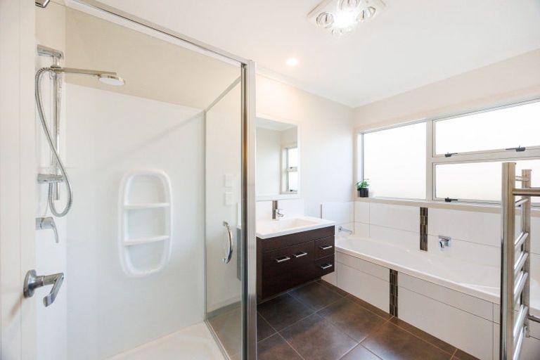 Photo of property in 9 Lorenzo Place, Kelvin Grove, Palmerston North, 4414