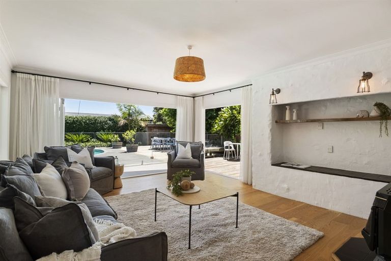 Photo of property in 49 Maritime Terrace, Birkenhead, Auckland, 0626