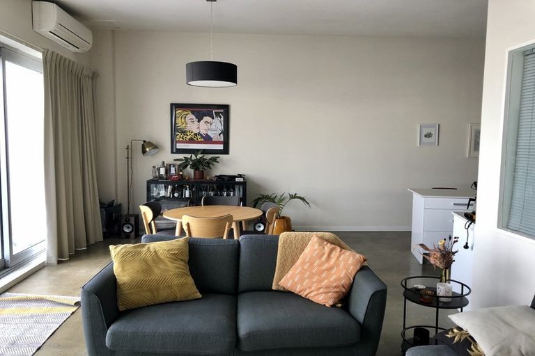 Photo of property in 1/25 Home Street, Mount Victoria, Wellington, 6011