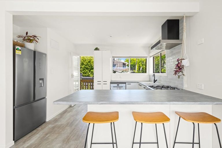 Photo of property in 1/92 Saddleback Rise, Murrays Bay, Auckland, 0630