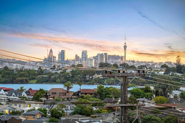 Photo of property in 12 Rangitoto Terrace, Milford, Auckland, 0620