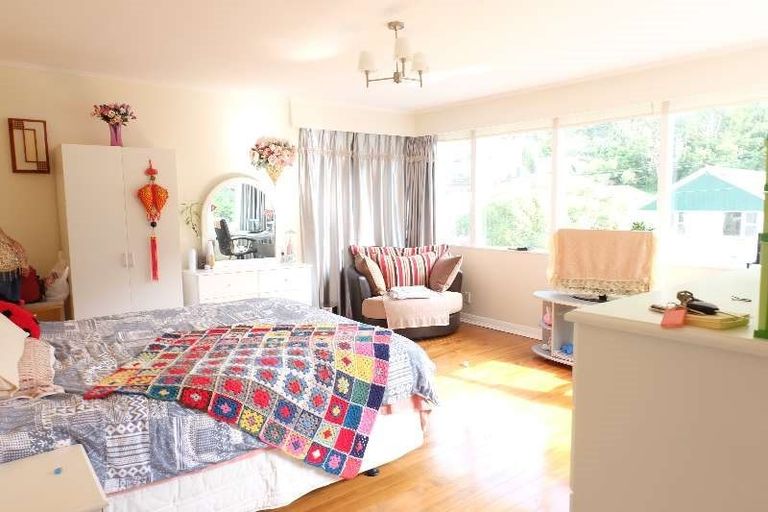 Photo of property in 142 Parkvale Road, Karori, Wellington, 6012