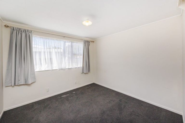 Photo of property in 3 Escort Grove, Awapuni, Palmerston North, 4412