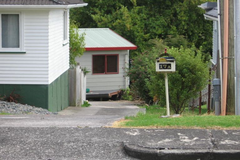 Photo of property in 17a Barron Drive, Green Bay, Auckland, 0604