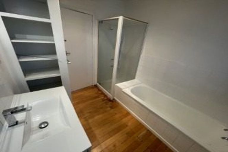 Photo of property in 14a Albert Road, Kelston, Auckland, 0602