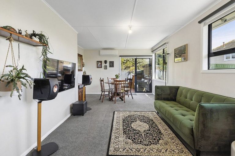 Photo of property in 110 Main Road, Titahi Bay, Porirua, 5022