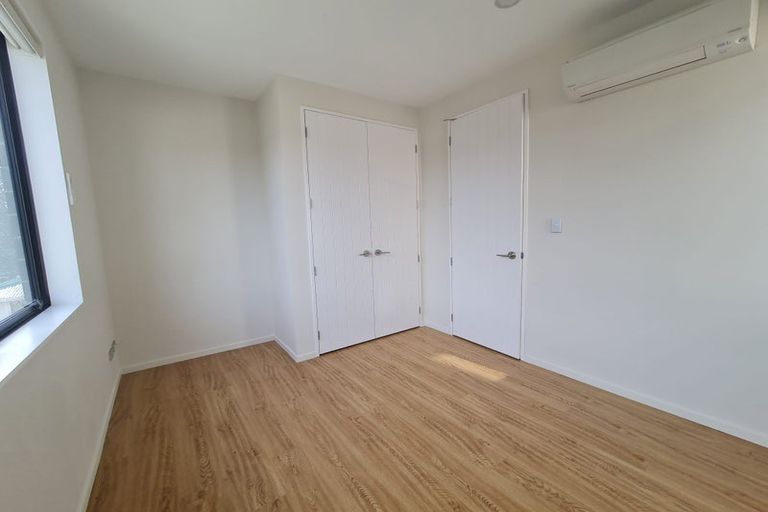 Photo of property in 2/532 Glenfield Road, Glenfield, Auckland, 0629