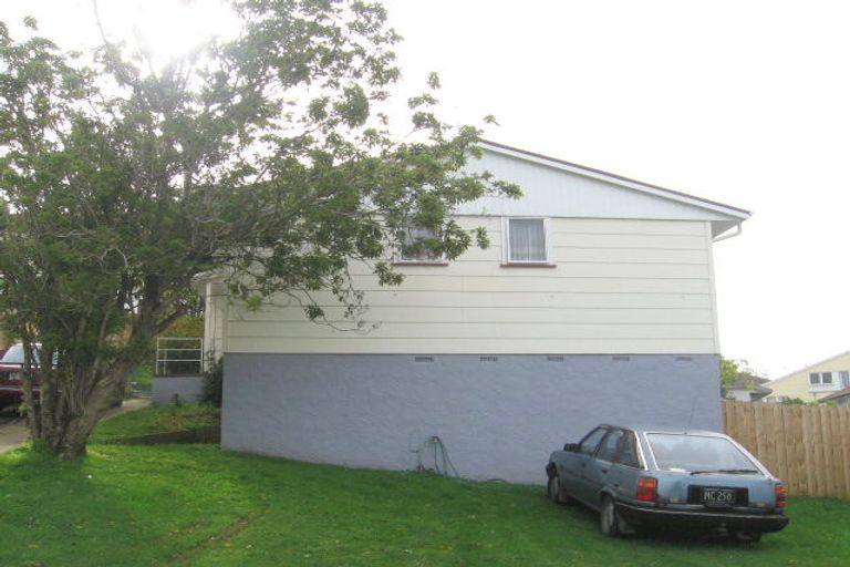Photo of property in 171 Conclusion Street, Ascot Park, Porirua, 5024