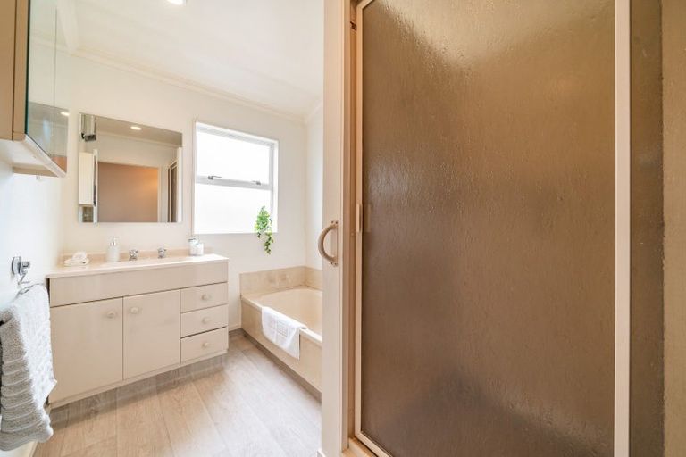 Photo of property in 3 Oak Street, Ebdentown, Upper Hutt, 5018