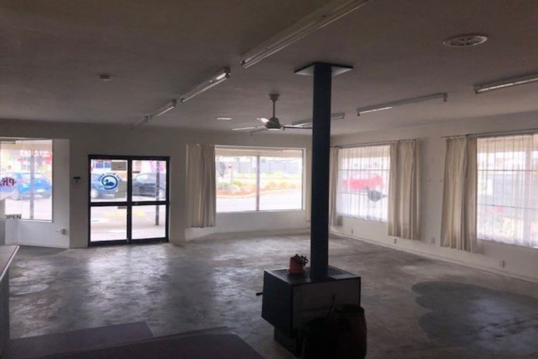 Photo of property in 32 State Highway 1, Foxton, 4814