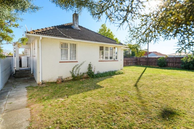 Photo of property in 660 Featherston Street, Roslyn, Palmerston North, 4414