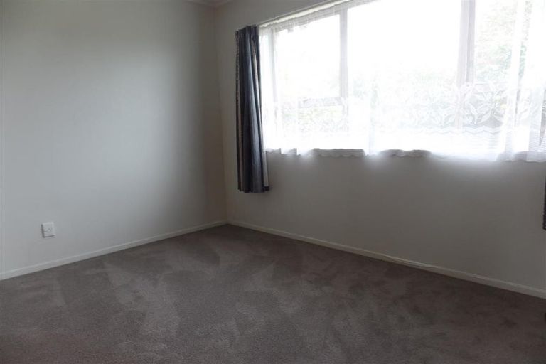 Photo of property in 2/15 Ballater Place, Highland Park, Auckland, 2010