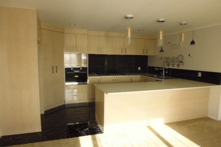 Photo of property in 13 Kereru Rise, Papakura, 2110