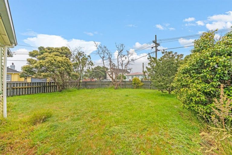 Photo of property in 13 Pirie Crescent, Moera, Lower Hutt, 5010