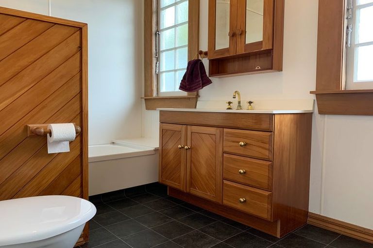 Photo of property in 27 Miro Street, Takaro, Palmerston North, 4410