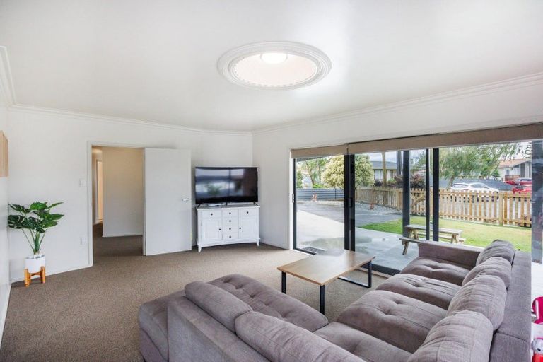 Photo of property in 21 Sutherland Crescent, Westbrook, Palmerston North, 4412