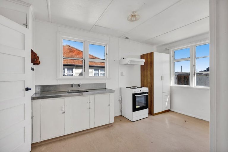Photo of property in 31 Wilson Street, Waverley, 4510