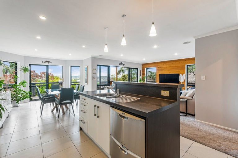 Photo of property in 10 Anchorite Way, Red Beach, 0932