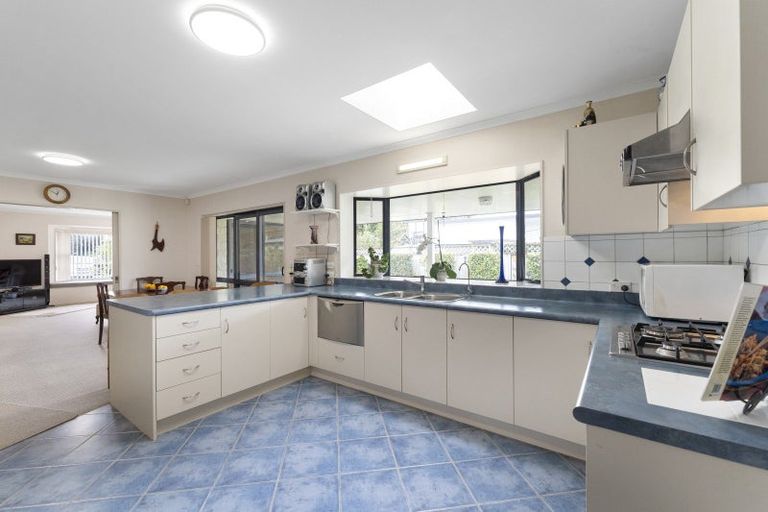 Photo of property in 14 Brookfield Place, Paraparaumu, 5032