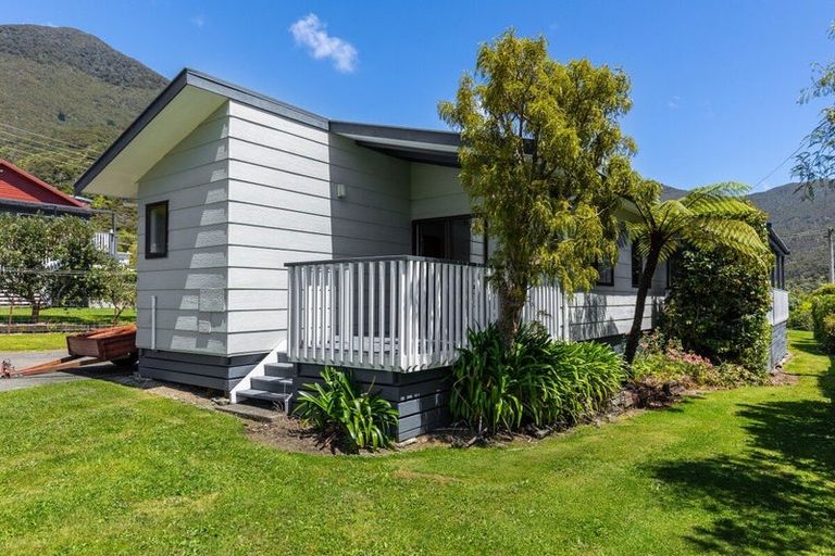 Photo of property in 11 Okiwi Crescent, Okiwi Bay, French Pass, 7193