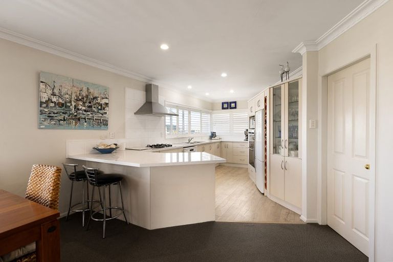Photo of property in 118 Oceanview Road, Mount Maunganui, 3116