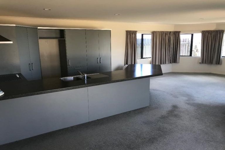 Photo of property in 52 Miles Crescent, Newlands, Wellington, 6037