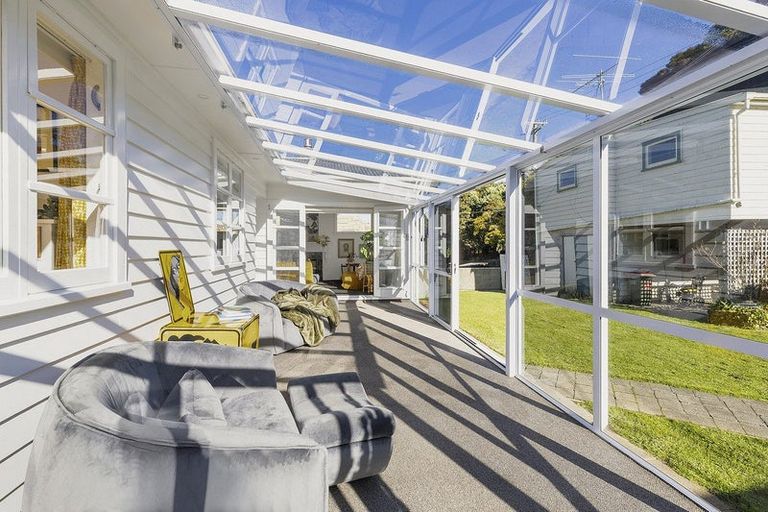 Photo of property in 58 Airlie Road, Plimmerton, Porirua, 5026