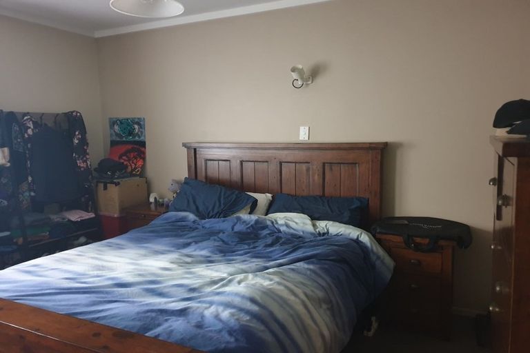 Photo of property in 2/126 Redwood Avenue, Tawa, Wellington, 5028