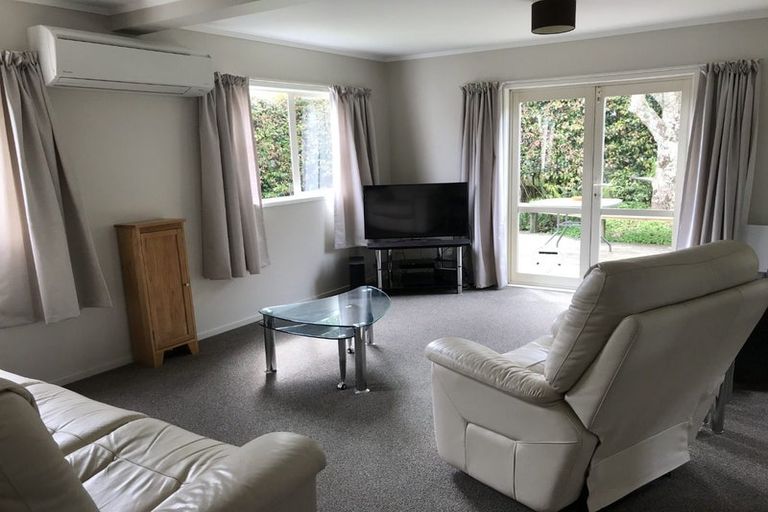 Photo of property in 2/42 Forrest Hill Road, Forrest Hill, Auckland, 0620