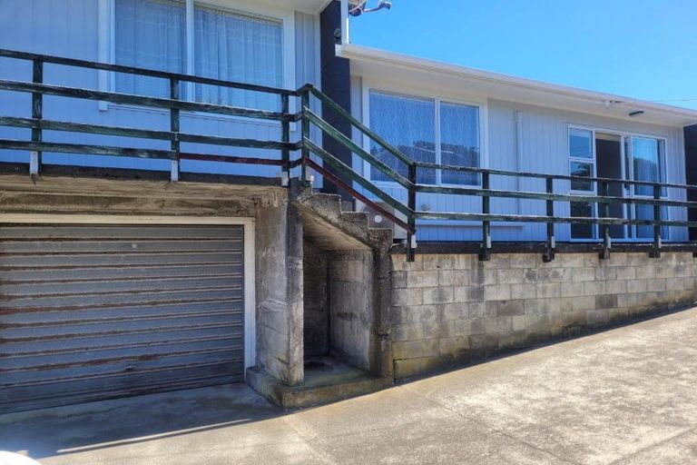 Photo of property in 8 Simons Street, Moturoa, New Plymouth, 4310