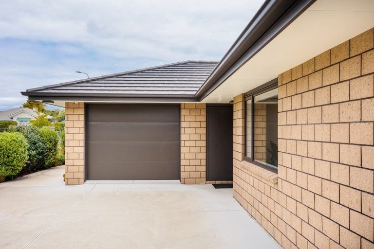Photo of property in 18 Thomson Street, West End, Palmerston North, 4412