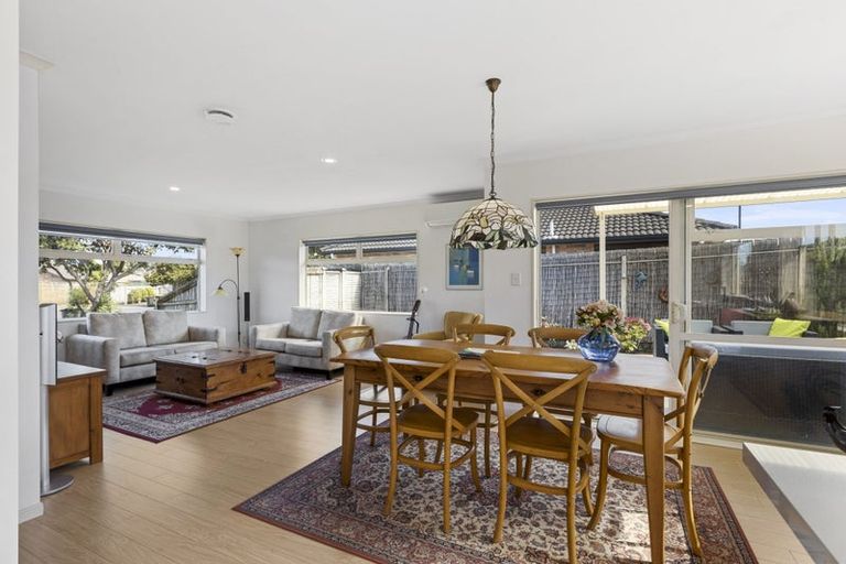 Photo of property in 20 Francis Skinner Place, Orewa, 0931