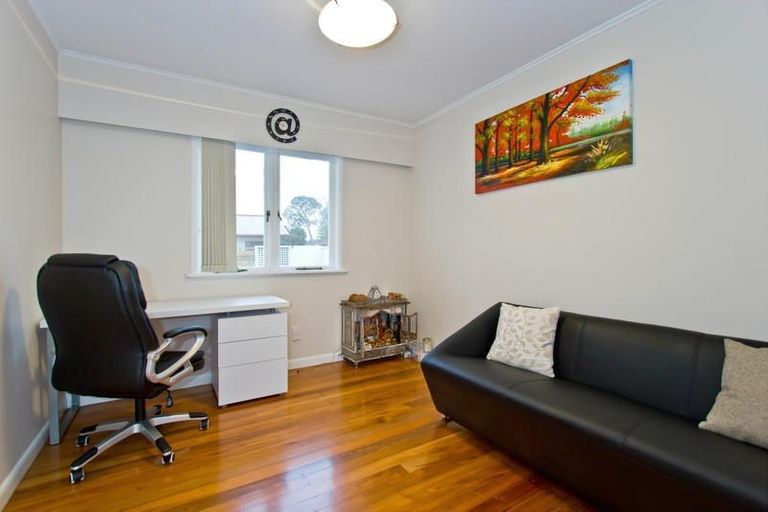 Photo of property in 119 Bolton Street, Blockhouse Bay, Auckland, 0600