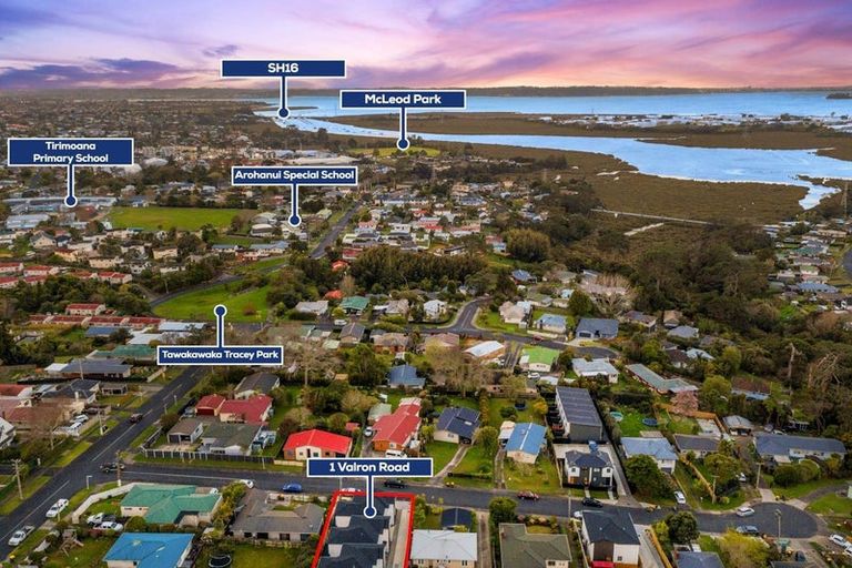 Photo of property in 1c Valron Road, Te Atatu South, Auckland, 0602