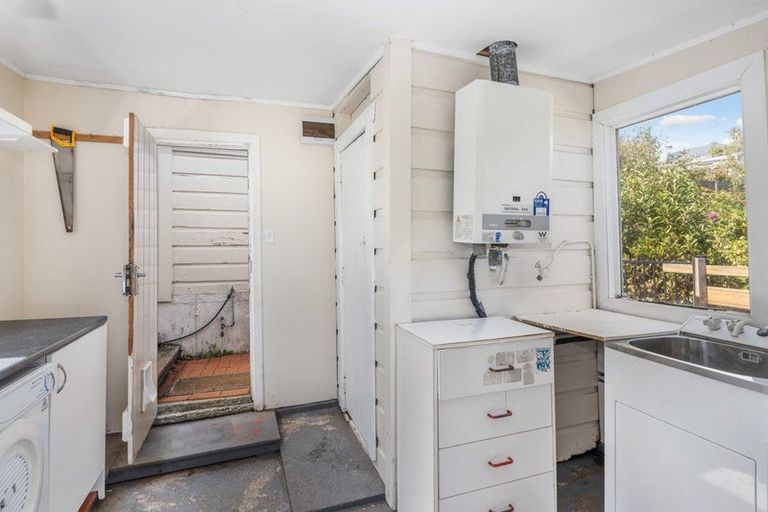 Photo of property in 34 Mckinley Crescent, Brooklyn, Wellington, 6021