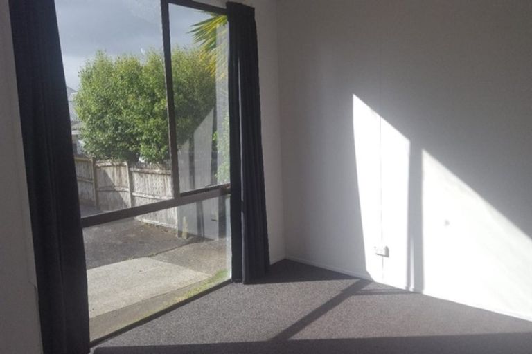 Photo of property in 1/141 Carnoustie Drive, Wattle Downs, Auckland, 2103