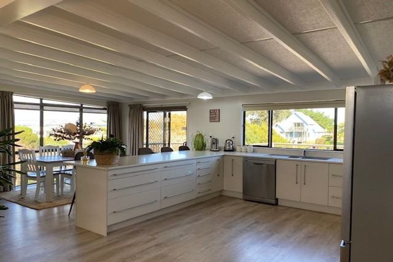 Photo of property in 8 Roore Street, Foxton Beach, Foxton, 4815