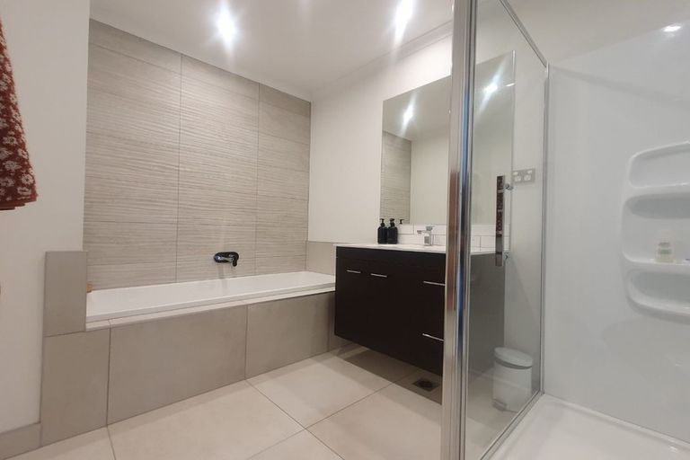 Photo of property in 18 Hobsonville Point Road, Hobsonville, Auckland, 0616