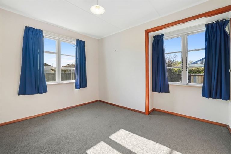 Photo of property in 1/13 Pitcairn Crescent, Bryndwr, Christchurch, 8053