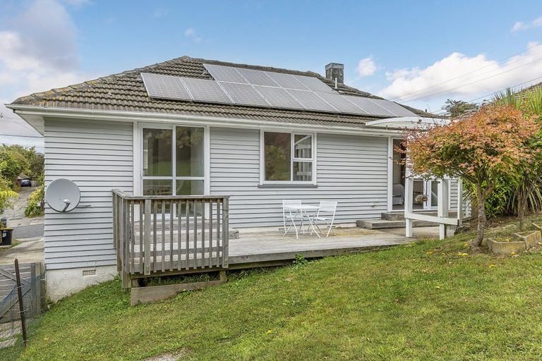 Photo of property in 11 Wakefield Terrace, Tawa, Wellington, 5028