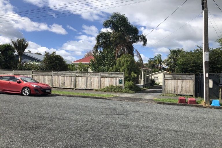 Photo of property in 31 Second Avenue, Avenues, Whangarei, 0110
