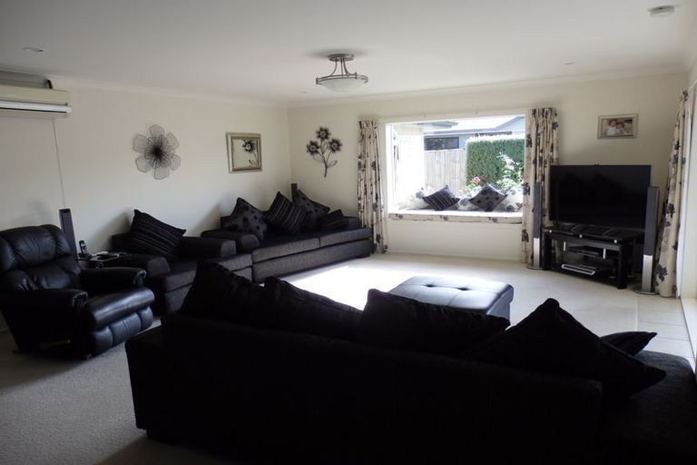 Photo of property in 11 Norfolk Drive, Cambridge, 3434