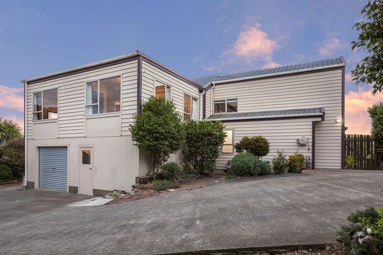 Photo of property in 33 Forth Place, Papakowhai, Porirua, 5024