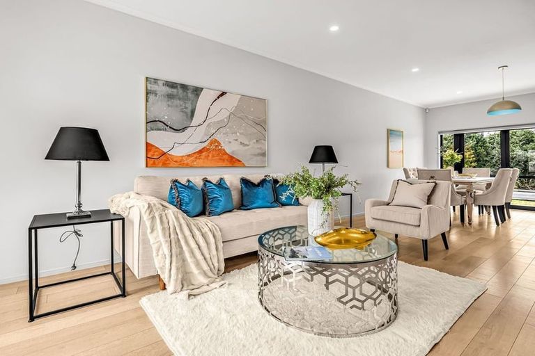 Photo of property in 43 Becker Drive, Weymouth, Auckland, 2103