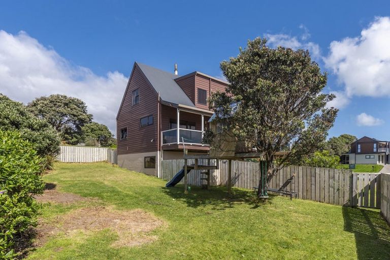 Photo of property in 11 Waiheke Street, Waikanae Beach, Waikanae, 5036